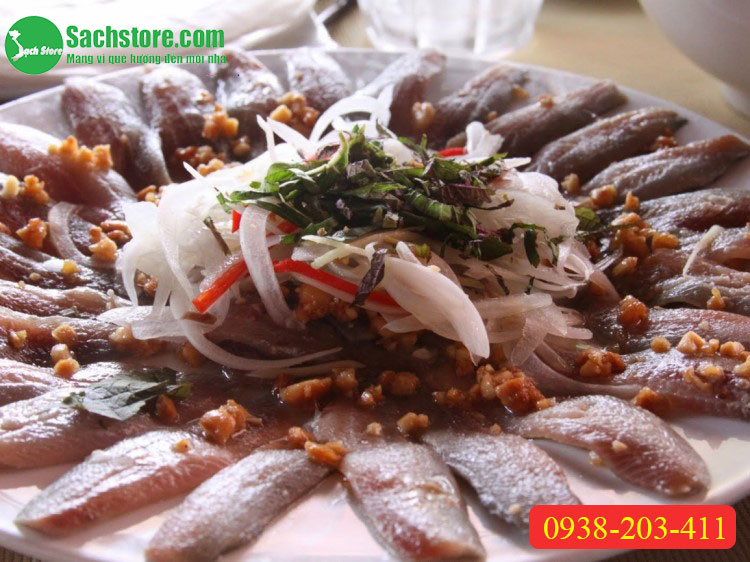 Gỏi cá nghéo- Món đặc sản độc đáo của Bình Định